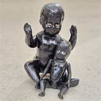 moerkhudet-gamle-babydukker-plastikdukker-gammelt-legetoej